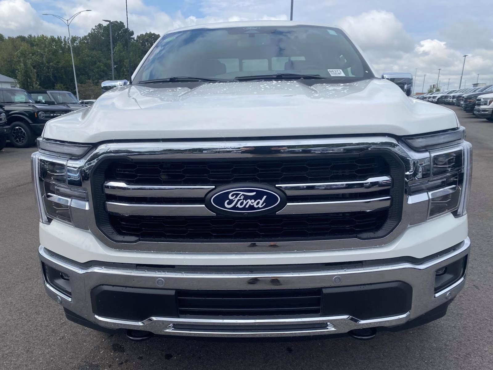 2025 White Metallic Ford F-150 Lariat 4X4 Truck