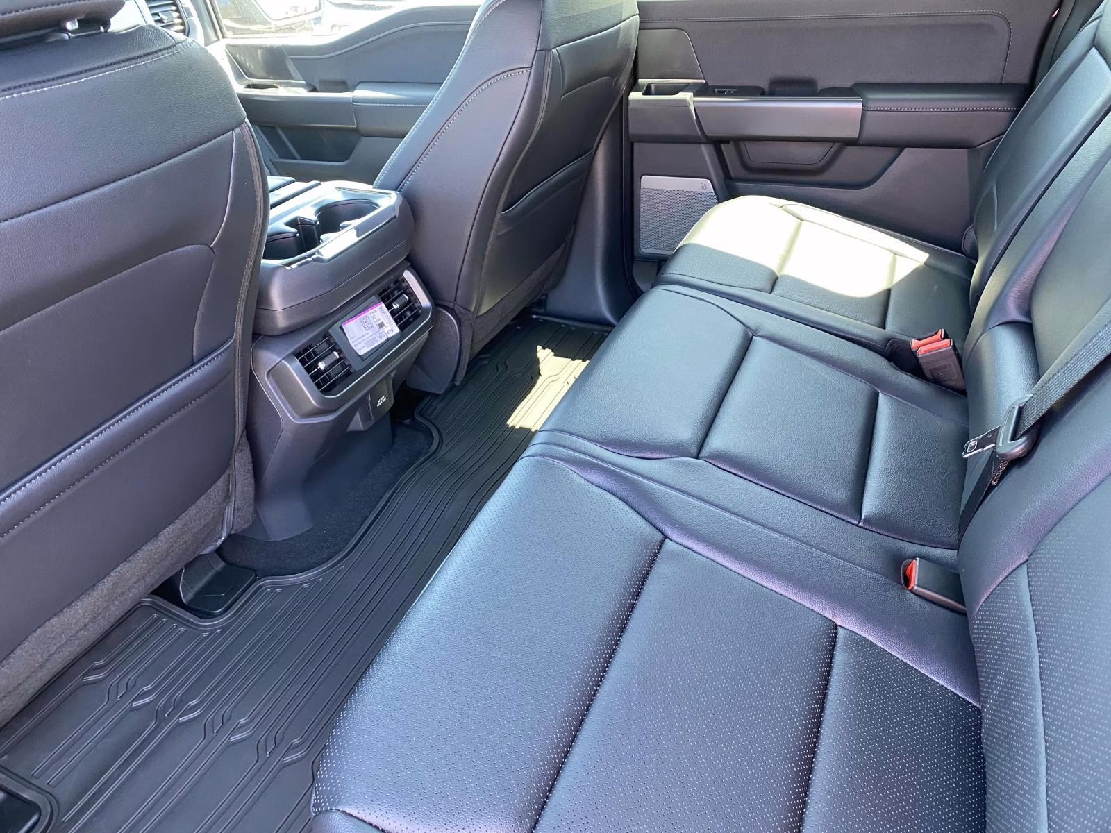 2025 Black Metallic Ford F-150 Lariat 4X4 Truck