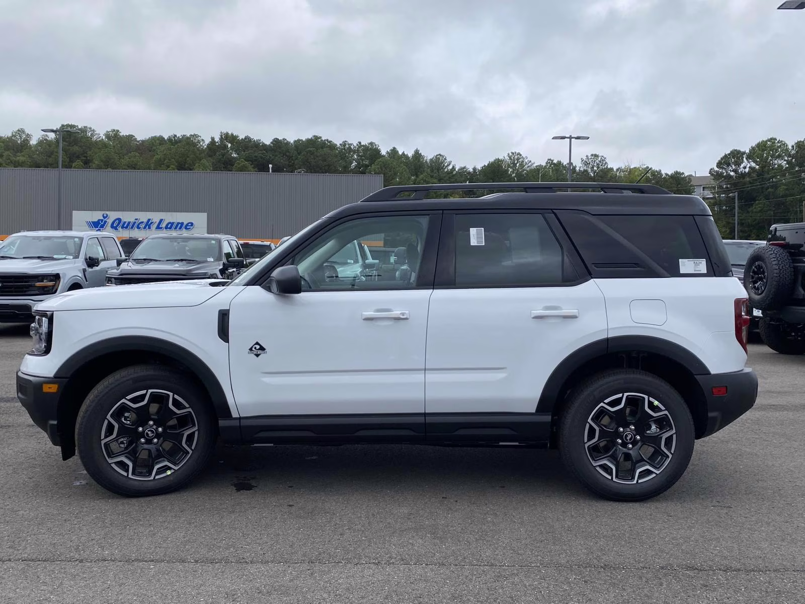 2025 Oxford White Ford Bronco Sport Outer Banks 4X4 SUV