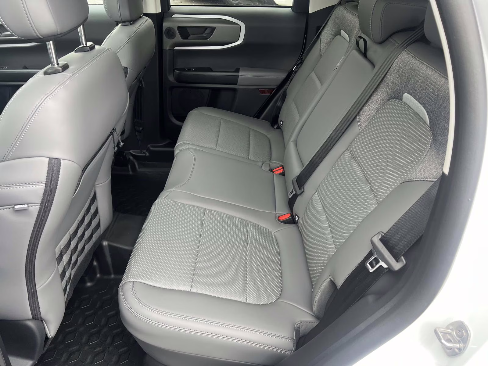 2025 Oxford White Ford Bronco Sport Badlands 4X4 SUV