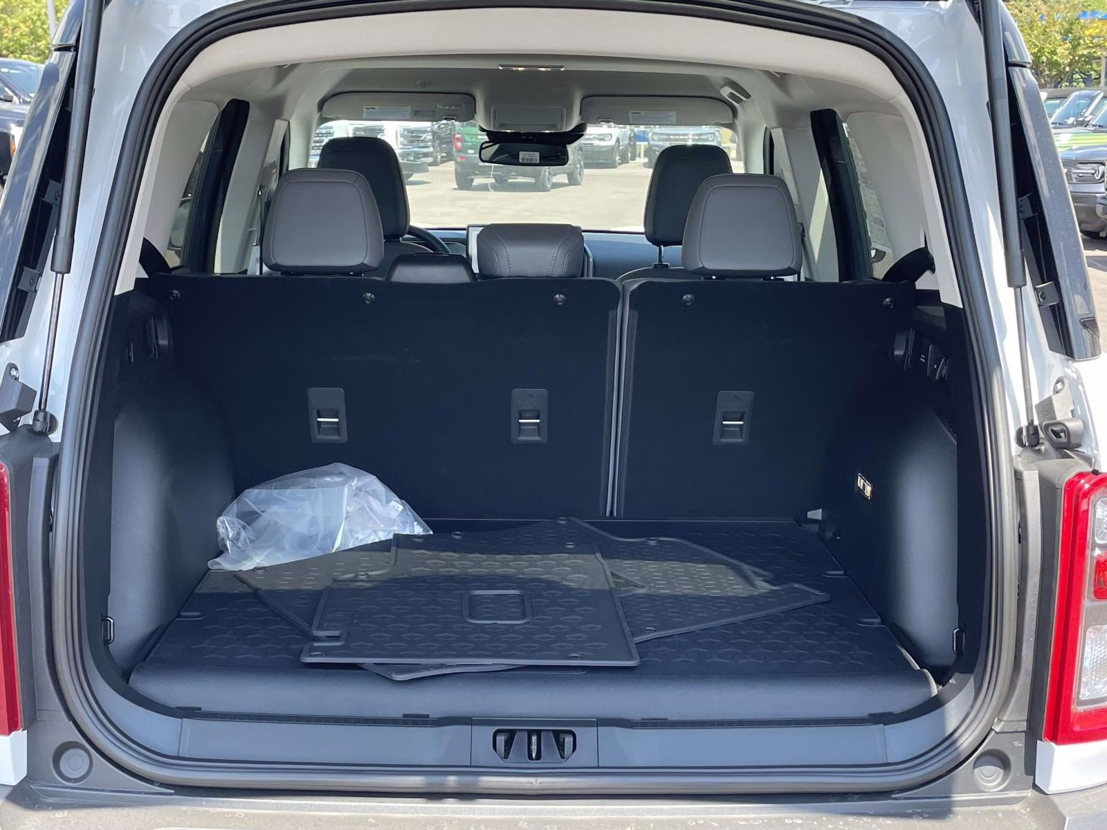 2025 Oxford White Ford Bronco Sport Badlands 4X4 SUV