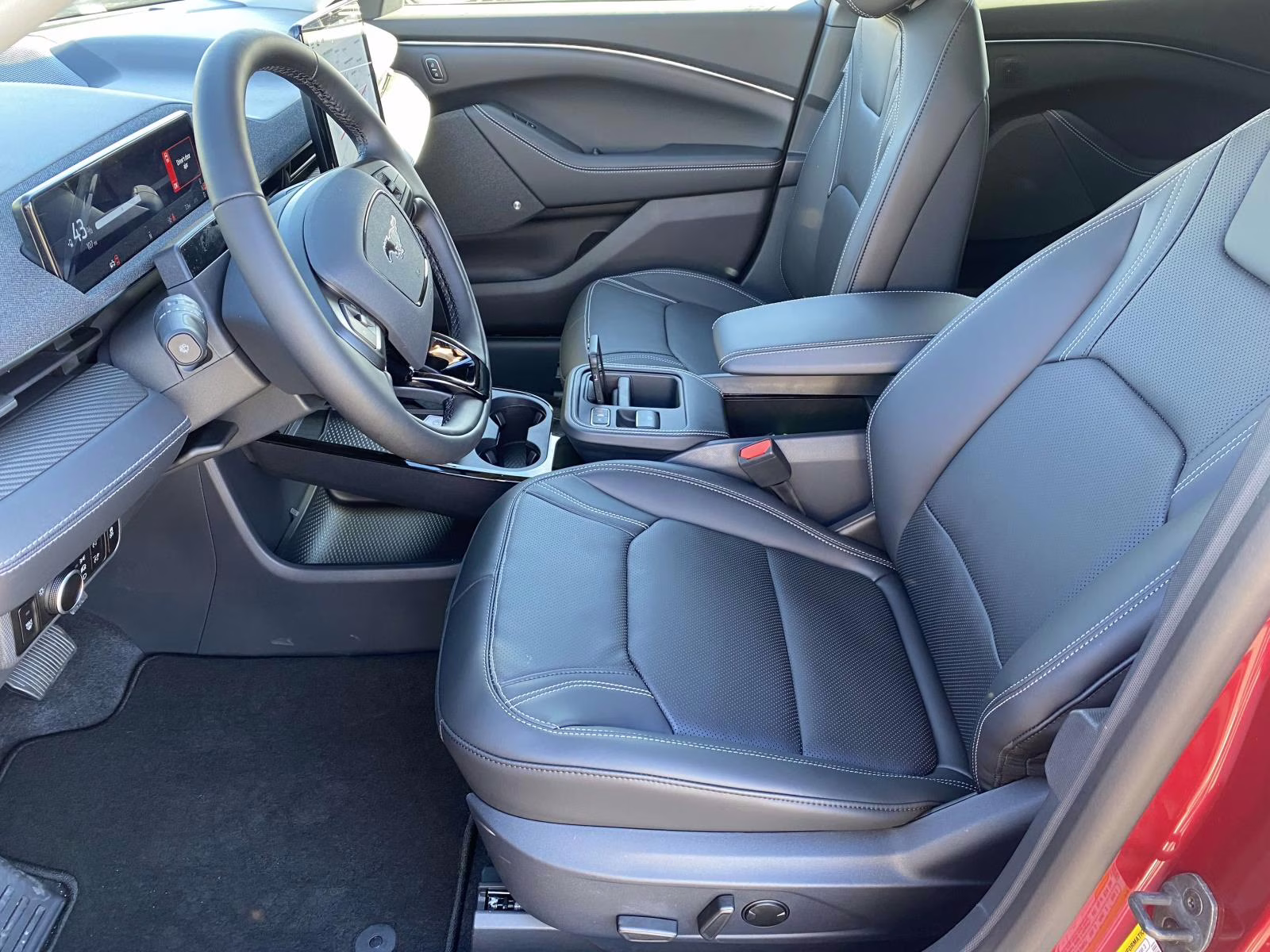 2025 Molten Magenta Metallic Tinted Clearcoat Ford Mustang Mach-E Premium RWD SUV