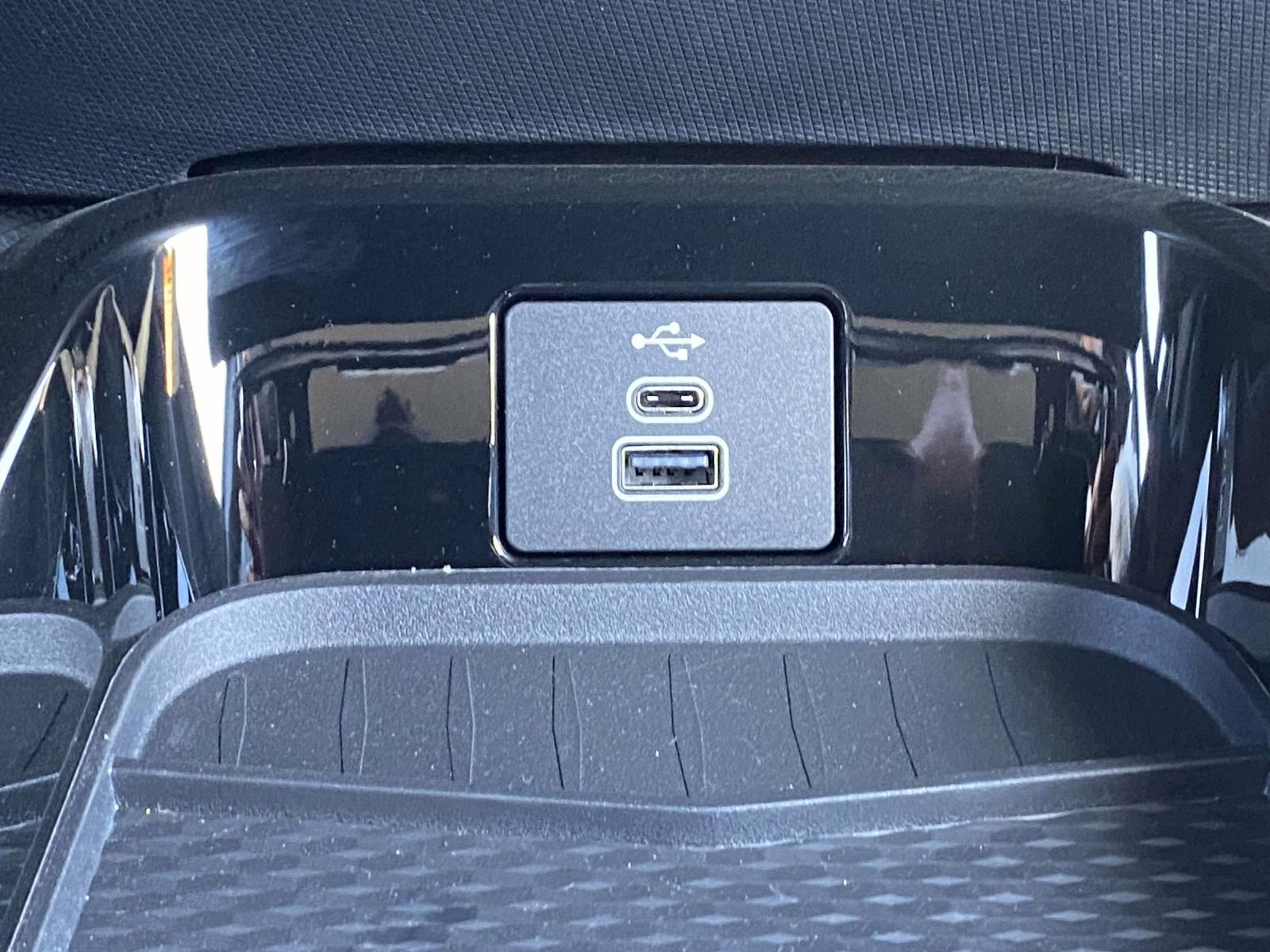 2025 Molten Magenta Metallic Tinted Clearcoat Ford Mustang Mach-E Premium RWD SUV