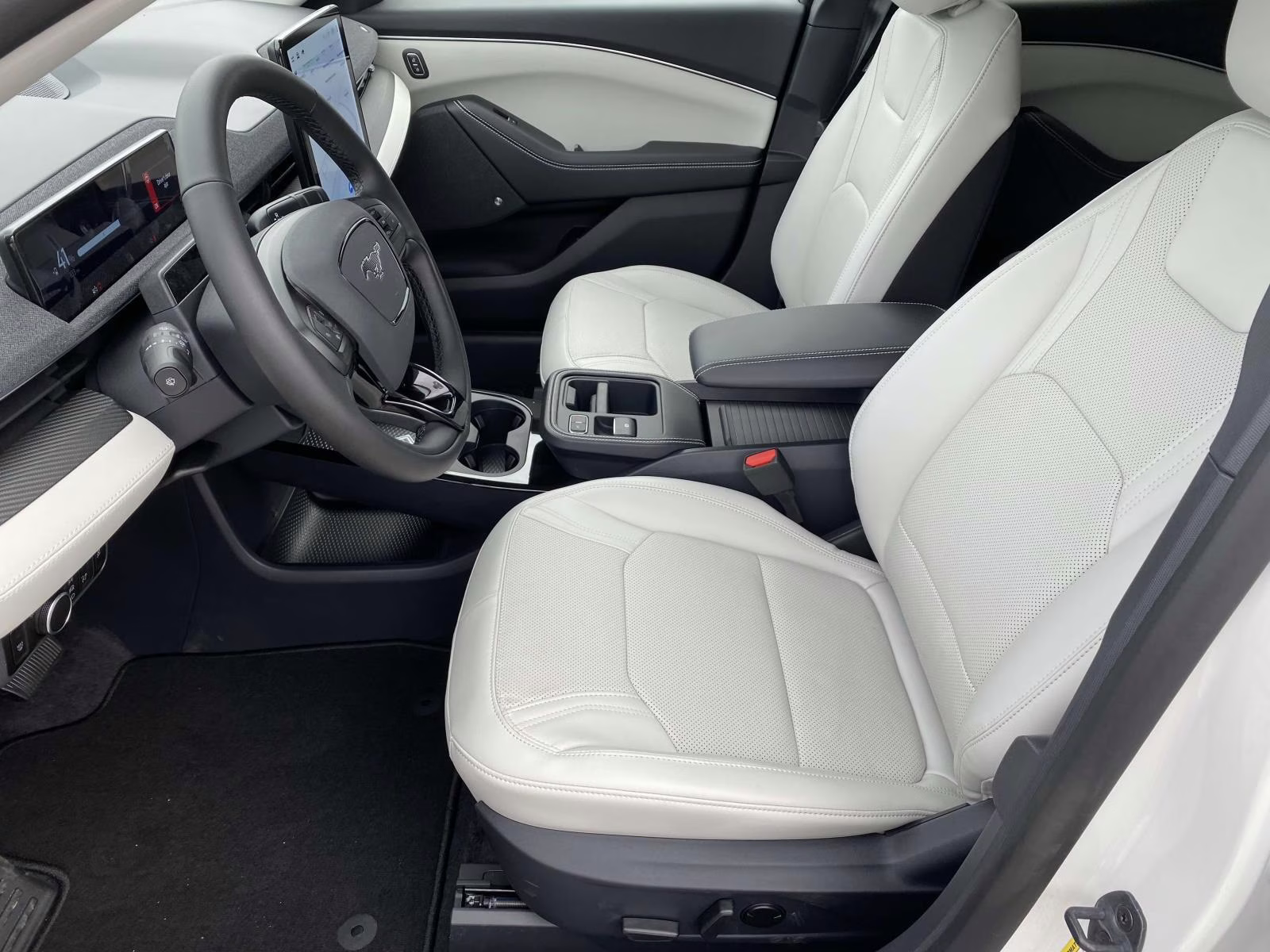 2025 Star White Metallic Tri-Coat Ford Mustang Mach-E Premium RWD SUV