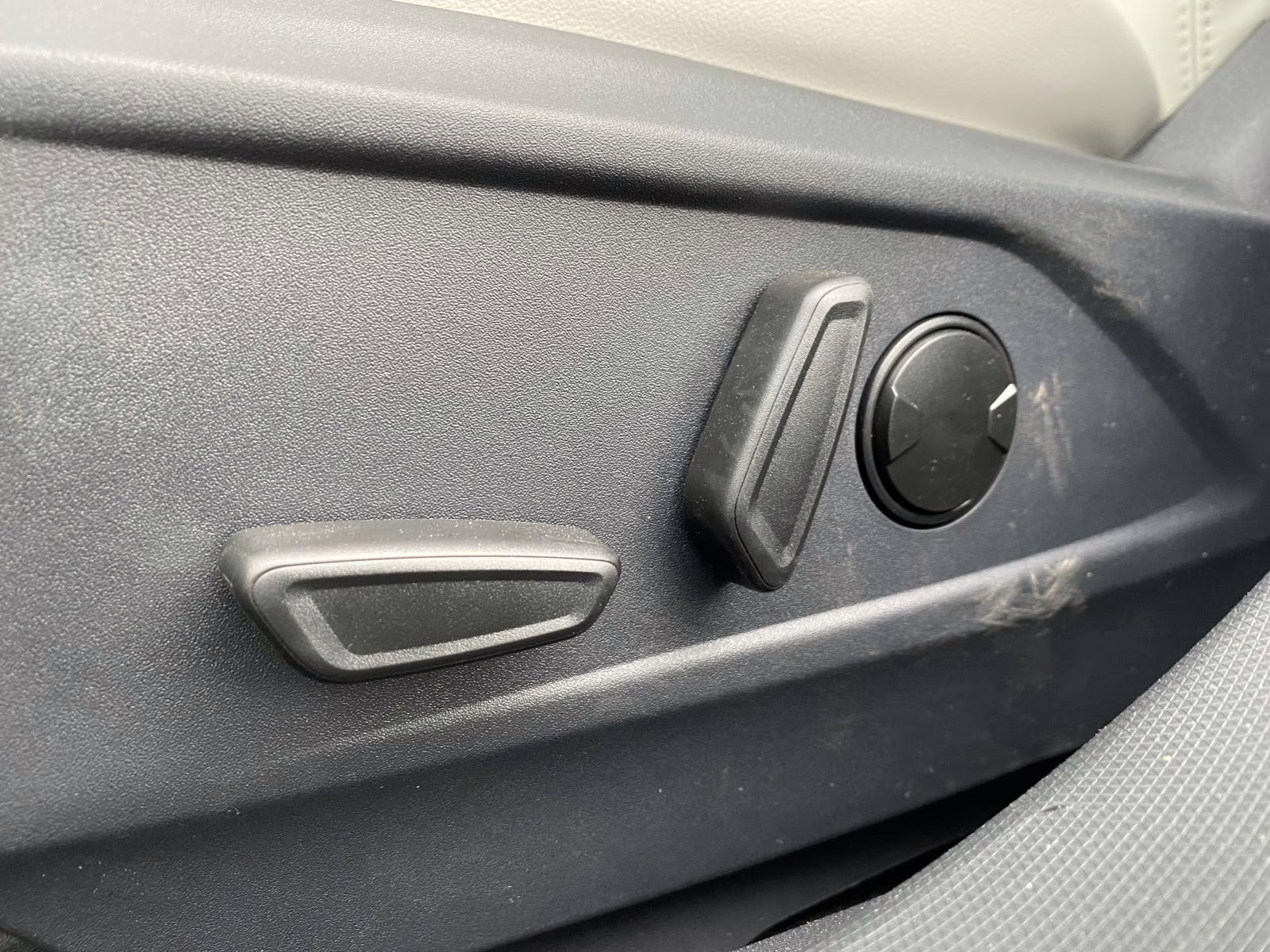 2025 Star White Metallic Tri-Coat Ford Mustang Mach-E Premium RWD SUV