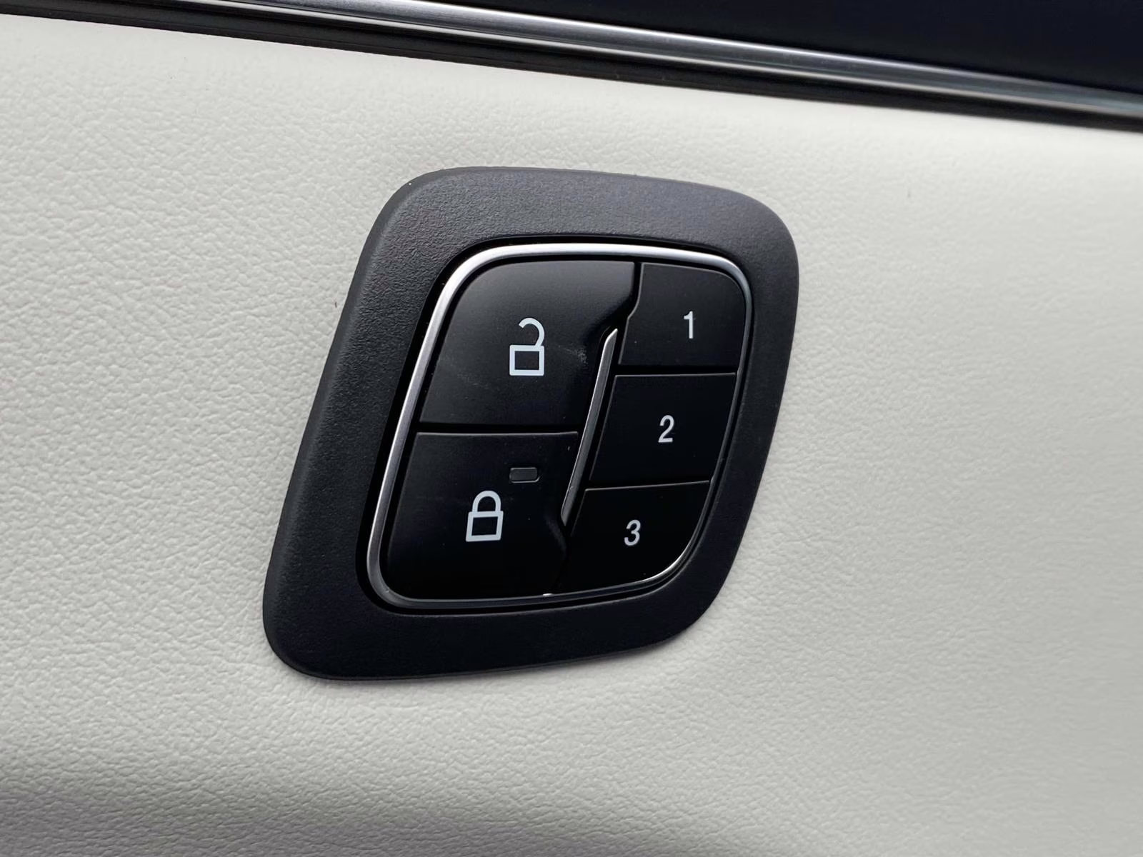 2025 Star White Metallic Tri-Coat Ford Mustang Mach-E Premium RWD SUV