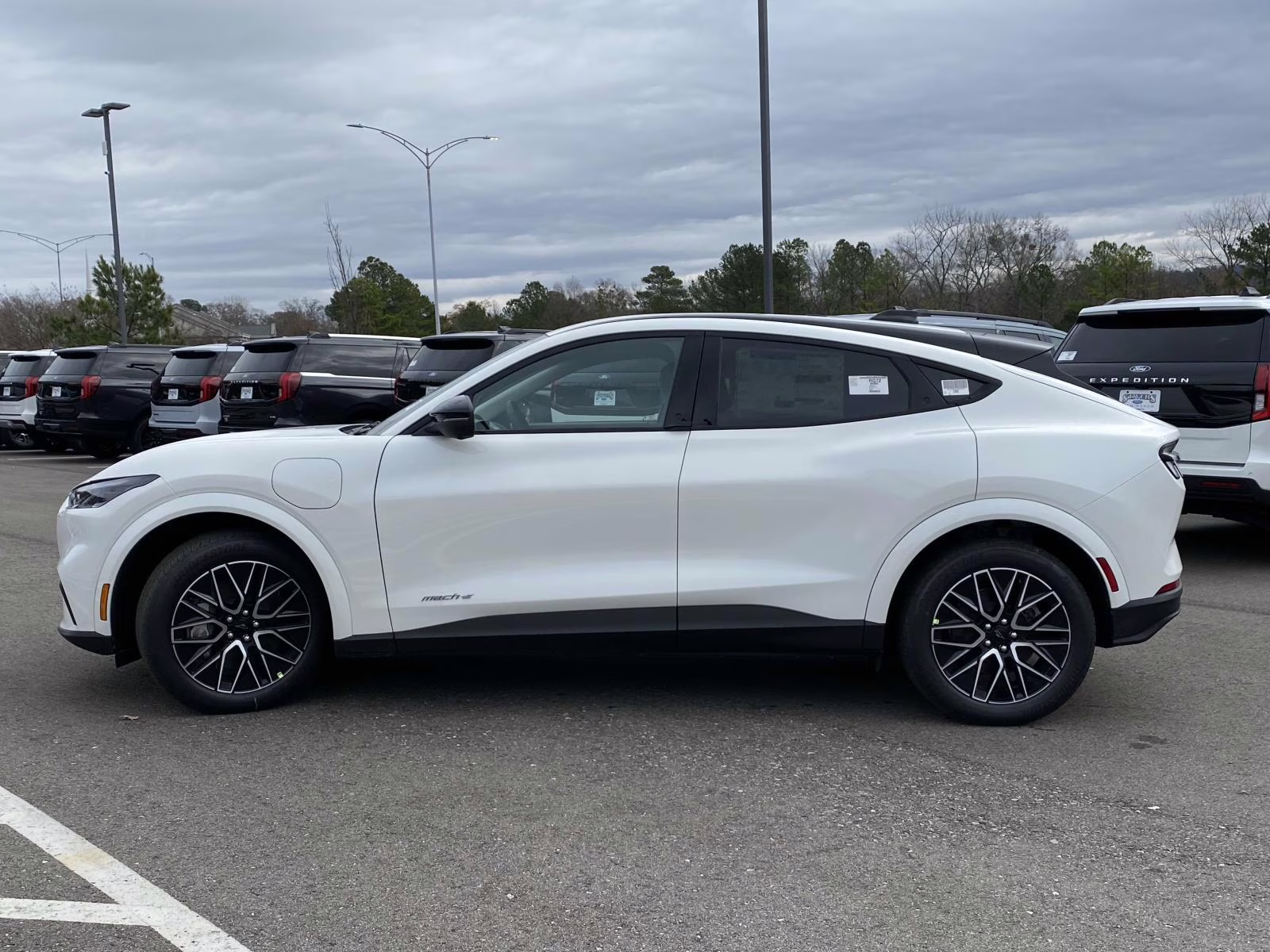 2025 Star White Metallic Tri-Coat Ford Mustang Mach-E Premium RWD SUV