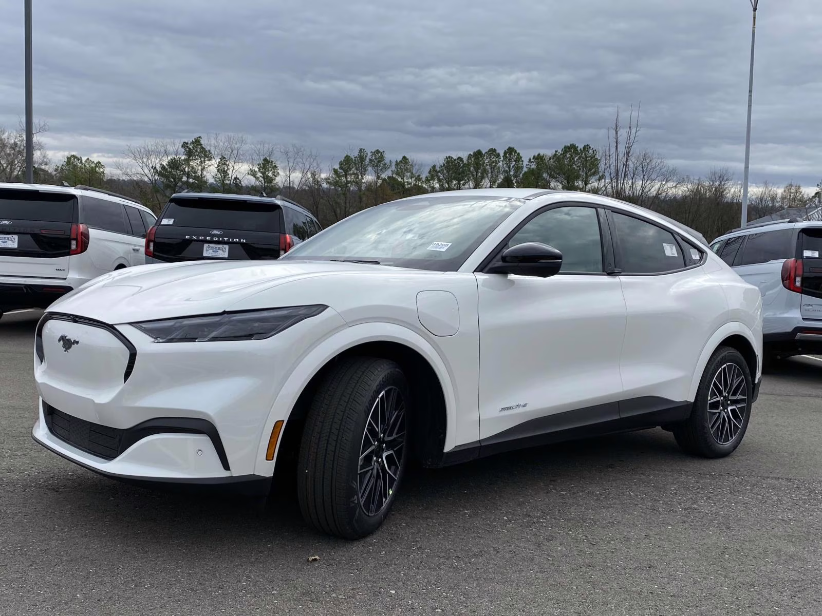 2025 Star White Metallic Tri-Coat Ford Mustang Mach-E Premium RWD SUV