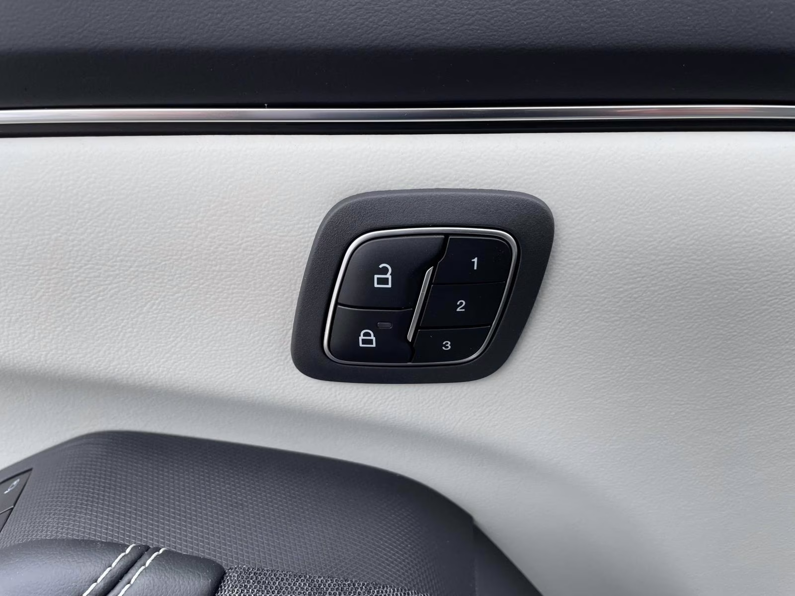 2025 Star White Metallic Tri-Coat Ford Mustang Mach-E Premium RWD SUV