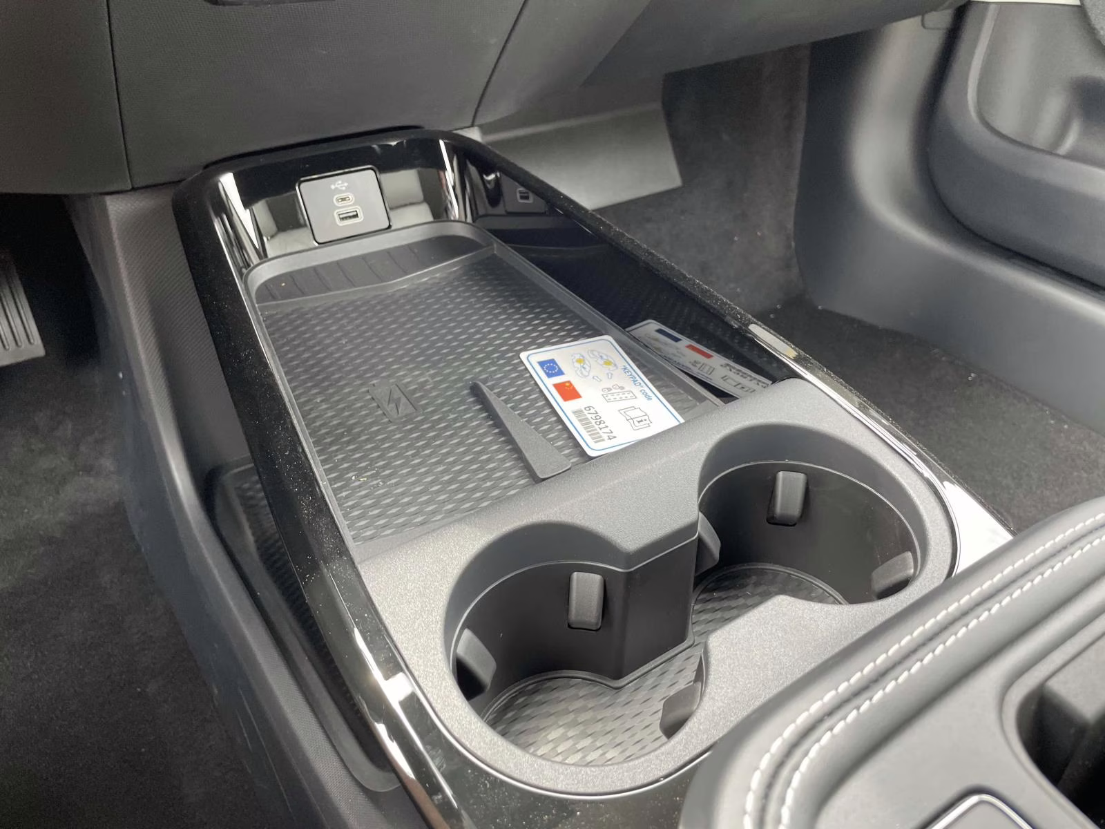 2025 Star White Metallic Tri-Coat Ford Mustang Mach-E Premium RWD SUV