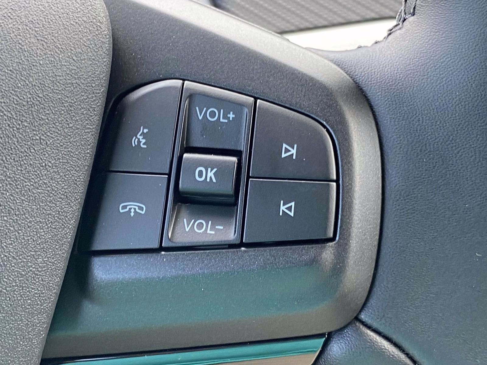 2025 Star White Metallic Tri-Coat Ford Mustang Mach-E Premium AWD SUV