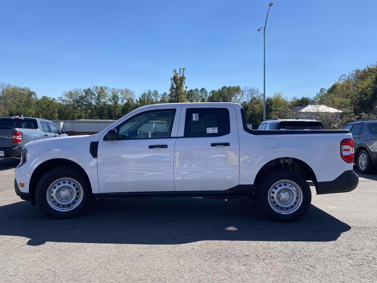 2025 Oxford White Ford Maverick XL FWD Truck