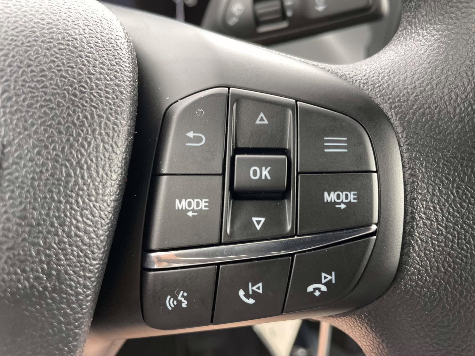 2026 White Metallic Ford Maverick XL FWD Truck