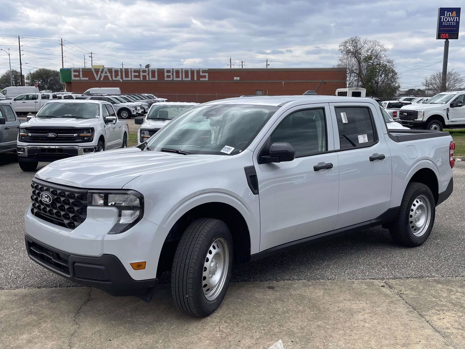 2026 White Metallic Ford Maverick XL FWD Truck