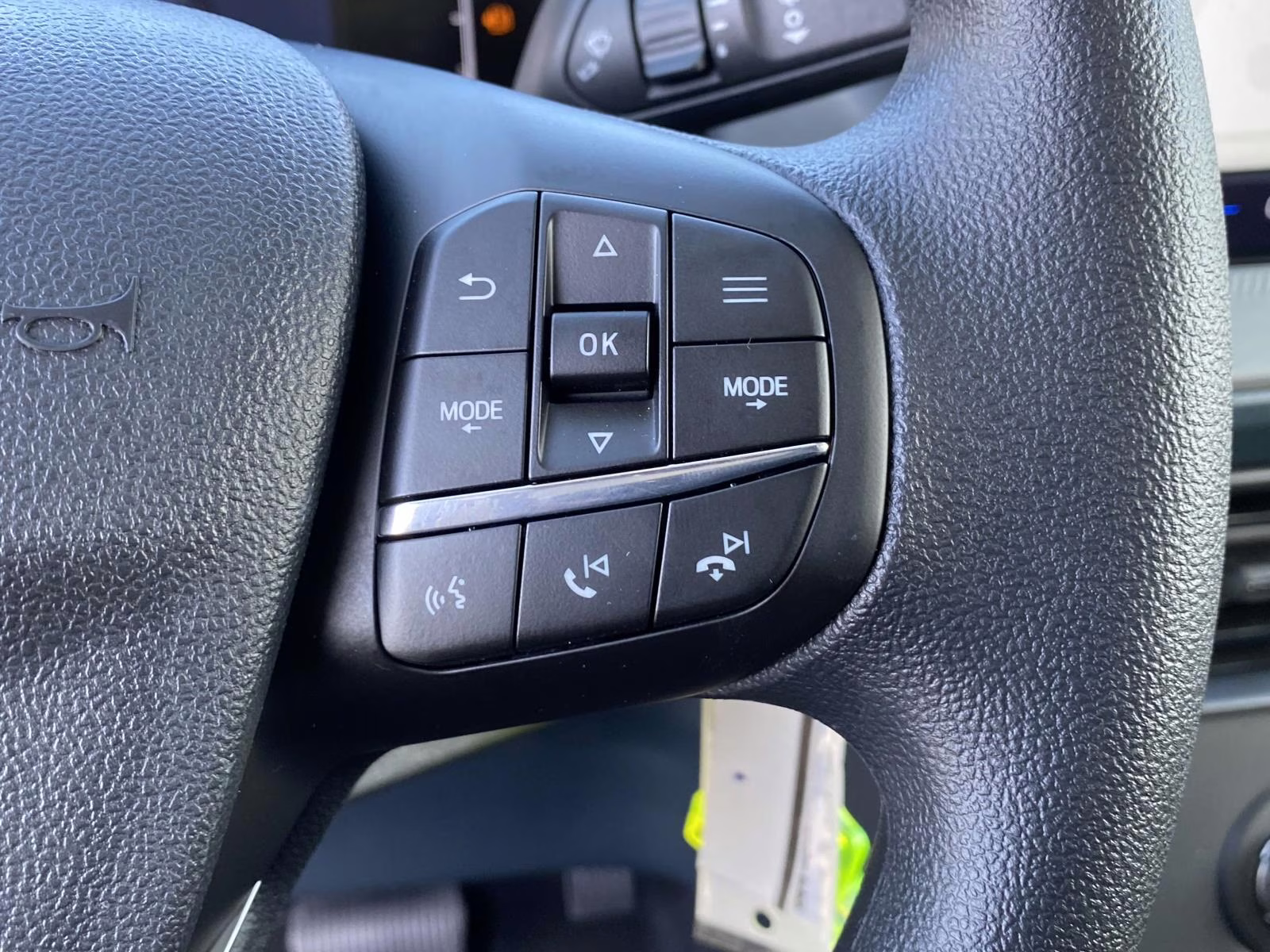 2025 Oxford White Ford Maverick XL AWD Truck