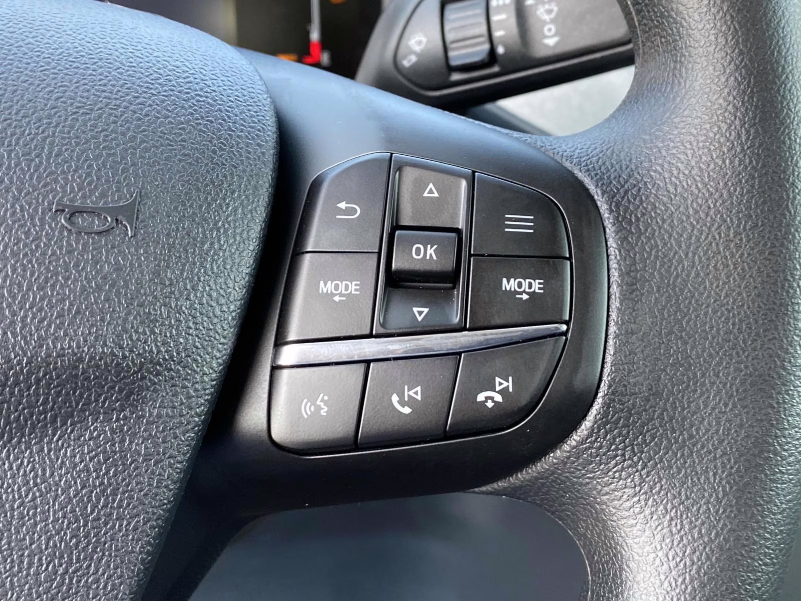 2026 Shadow Black Ford Maverick XLT FWD Truck