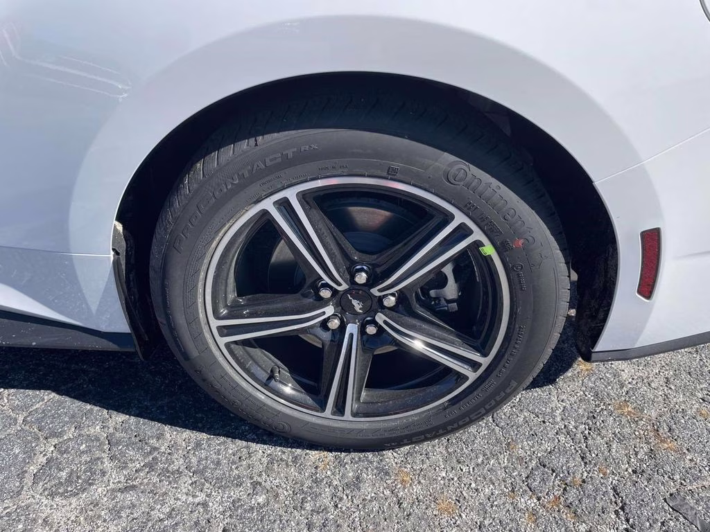 2025 Oxford White Ford Mustang EcoBoost RWD Coupe