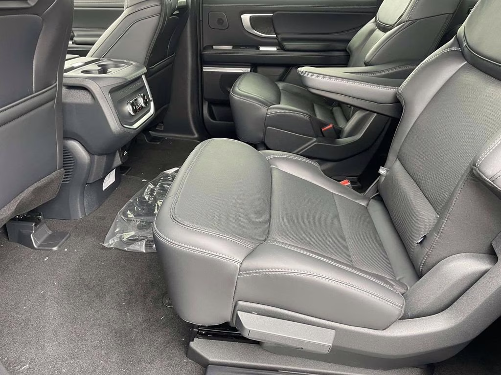 2025 Black Metallic Ford Expedition Max Platinum 4X4 SUV