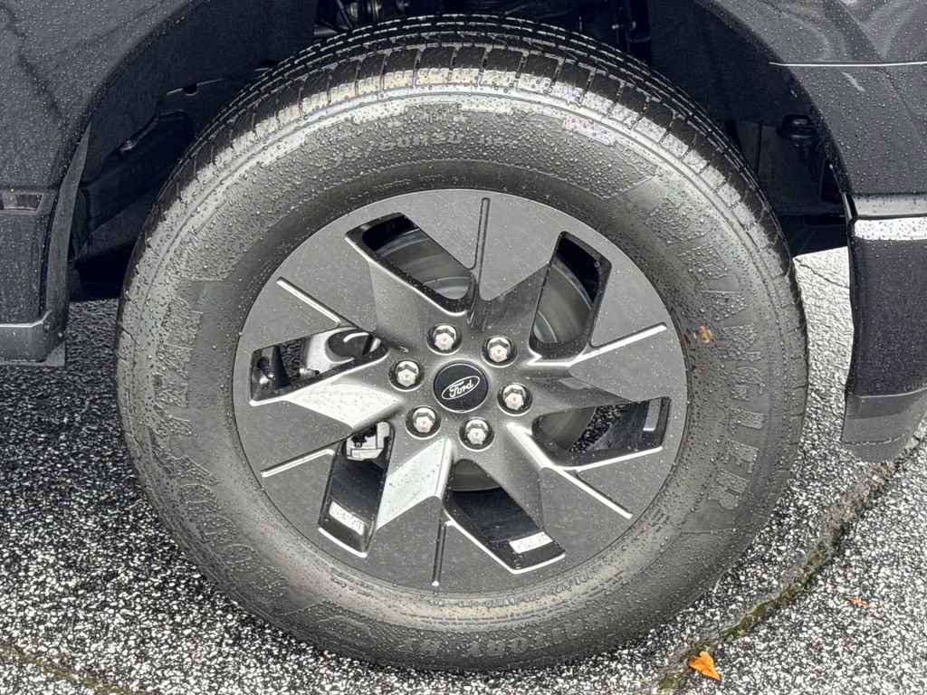 2025 Black Metallic Ford F-150 Lightning Flash AWD Truck