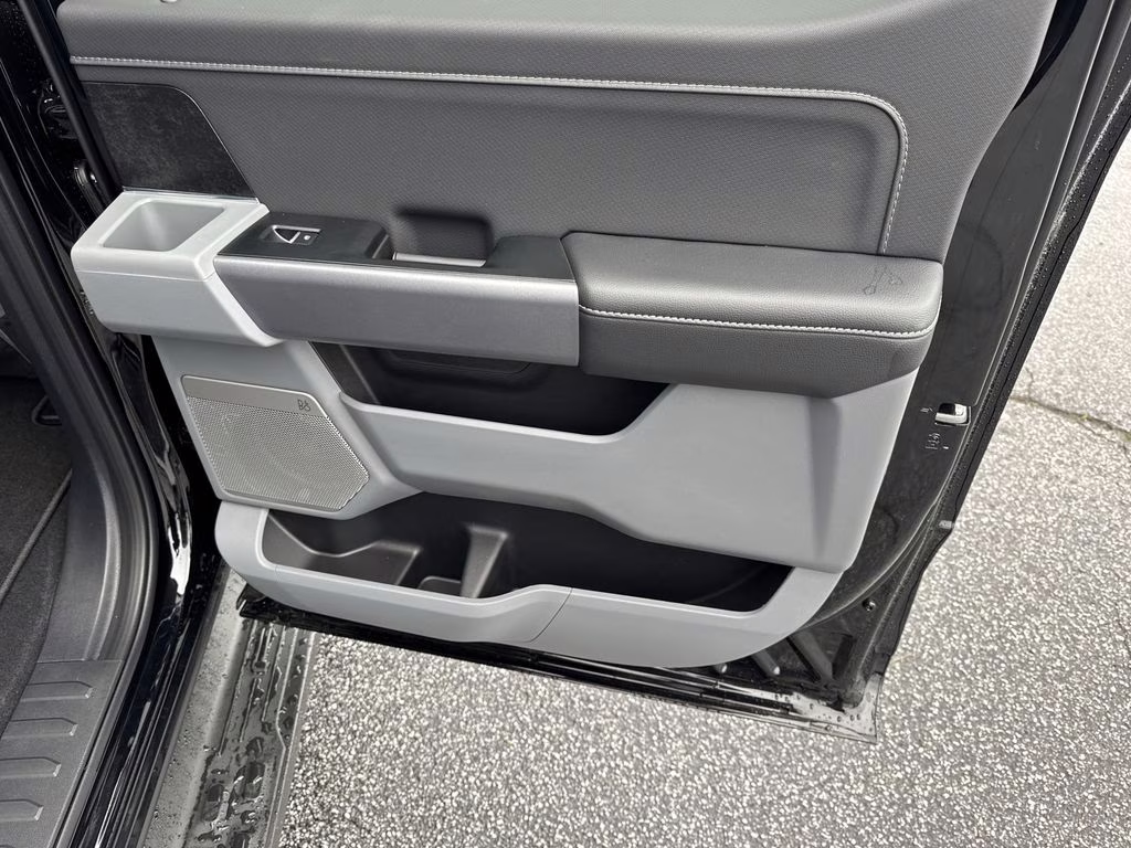 2025 Black Metallic Ford F-150 Lightning Flash AWD Truck