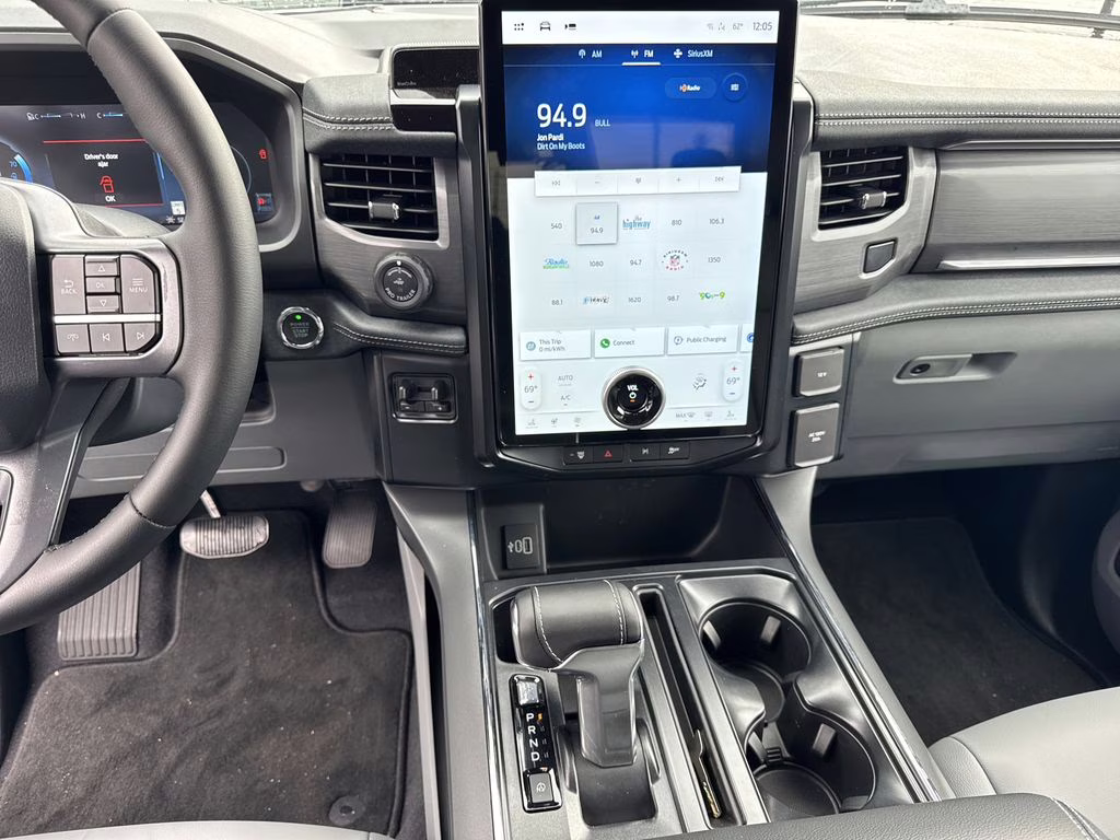 2025 Black Metallic Ford F-150 Lightning Flash AWD Truck