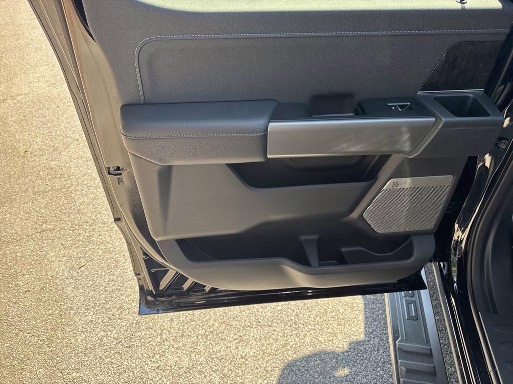 2026 Black Metallic Ford Super Duty F-350 SRW Lariat 4X4 Truck