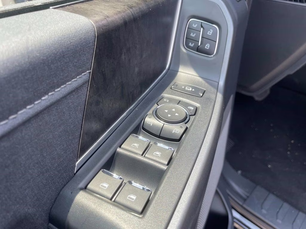 2025 Black Metallic Ford Super Duty F-350 SRW Lariat 4X4 Truck