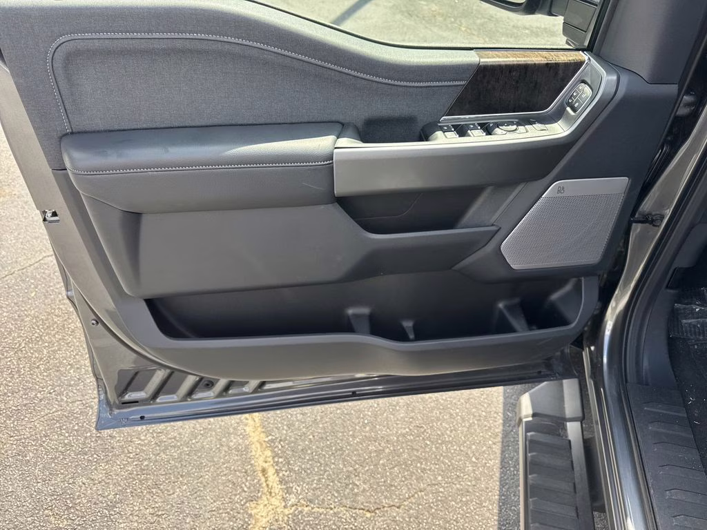 2026 Gray Metallic Ford Super Duty F-350 SRW Lariat 4X4 Truck