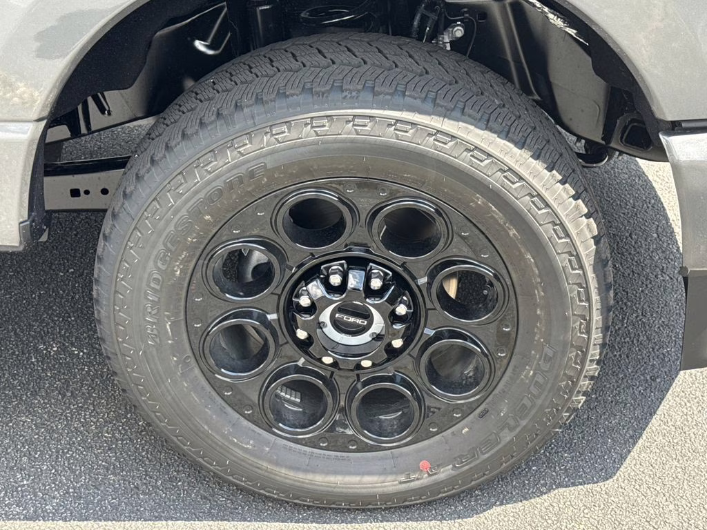 2026 Gray Metallic Ford Super Duty F-350 SRW Lariat 4X4 Truck