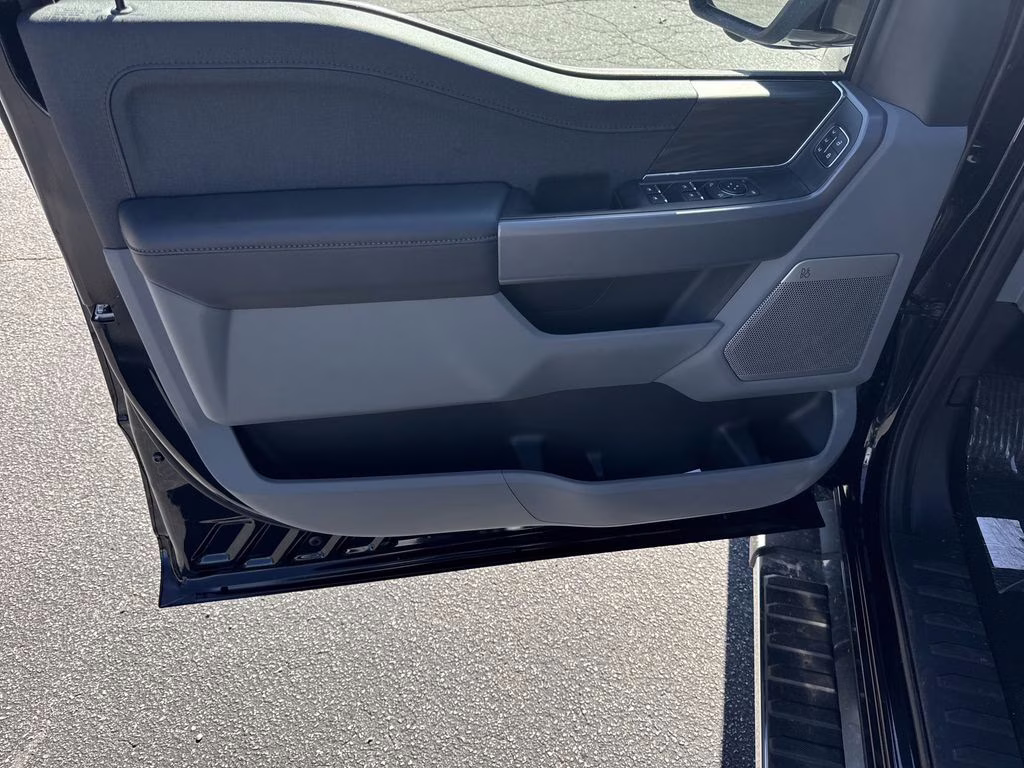 2025 Black Metallic Ford F-150 Lariat 4X4 Truck