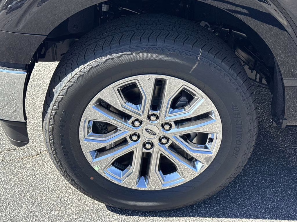 2025 Black Metallic Ford F-150 Lariat 4X4 Truck