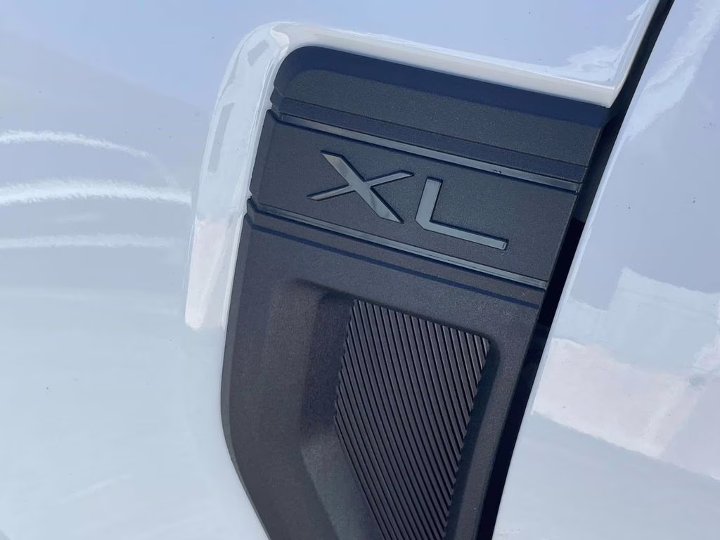 2025 Oxford White Ford Maverick XL FWD Truck