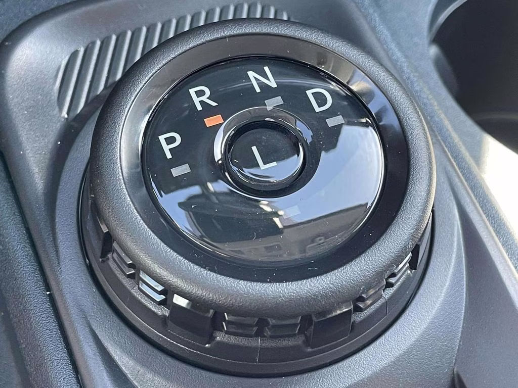 2025 Oxford White Ford Maverick XL FWD Truck