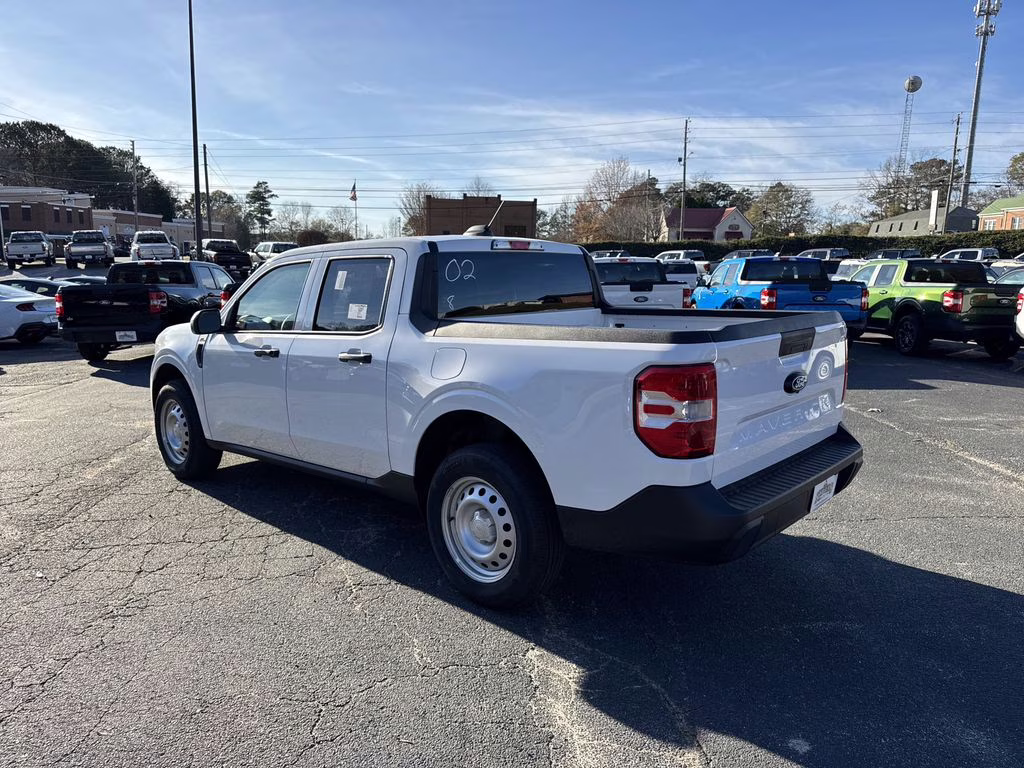 2025 Oxford White Ford Maverick XL FWD Truck