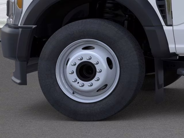 2025 Oxford White Ford F-600SD XL 4X4 Chassis