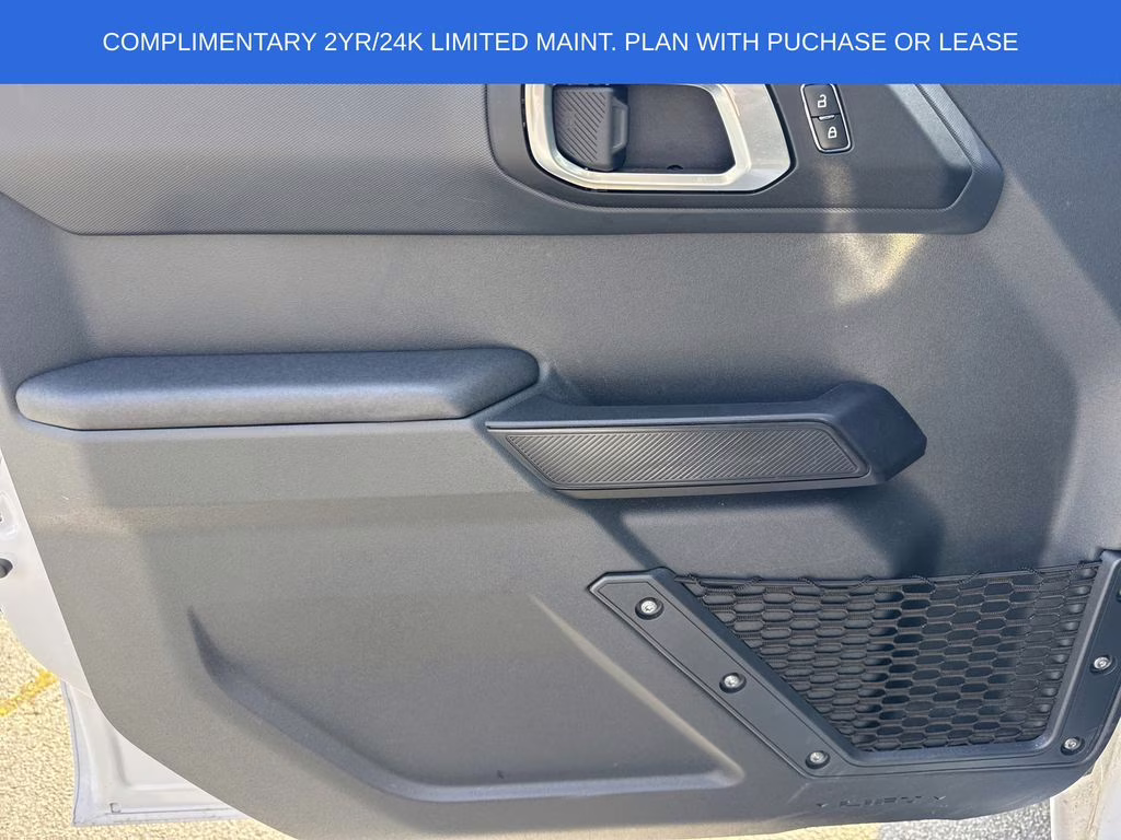 2025 Ford Bronco 4-Door Base - Photo 10
