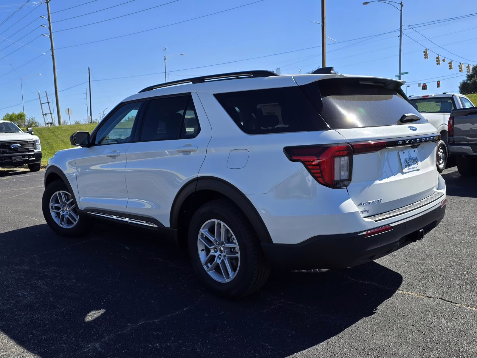 2025 White Metallic Ford Explorer Active RWD SUV