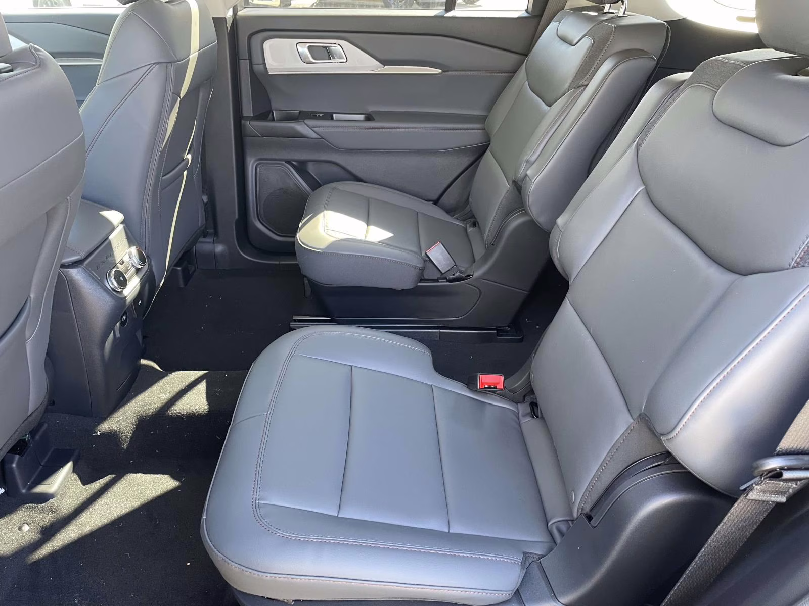 2026 Agate Black Metallic Ford Explorer Active RWD SUV