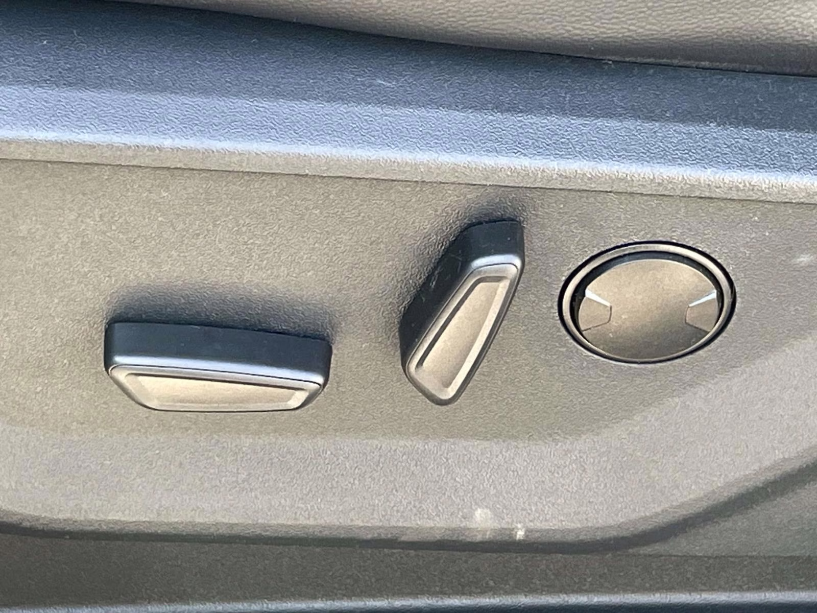 2026 Star White Metallic Tri-Coat Ford Super Duty F-250 SRW Lariat 4X4 Truck