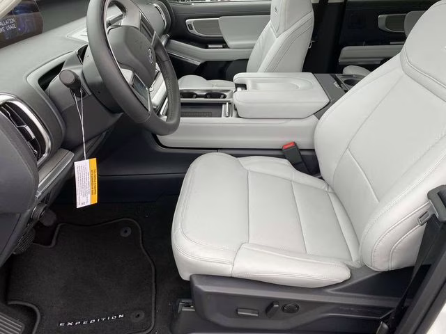 2025 White Metallic Ford Expedition Max Platinum 4X4 SUV