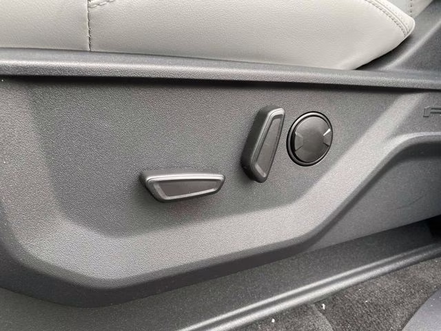 2025 White Metallic Ford Expedition Max Platinum 4X4 SUV