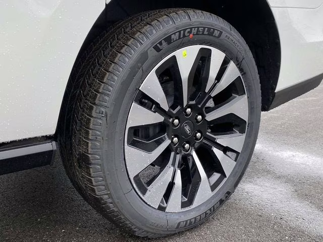 2025 White Metallic Ford Expedition Max Platinum 4X4 SUV