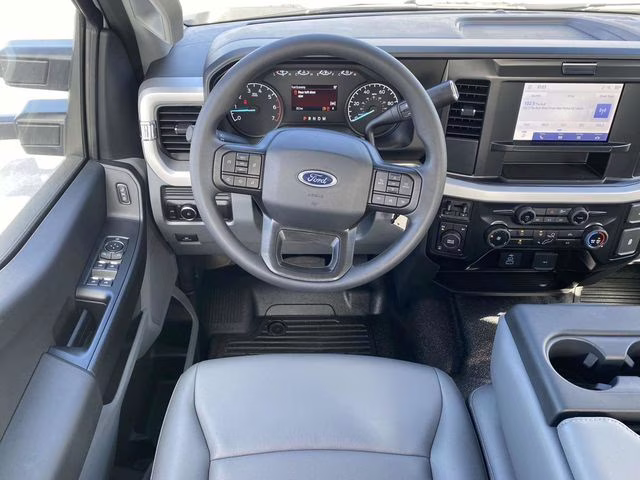 2025 Oxford White Ford Super Duty F-250 SRW XLT 4X4 Truck