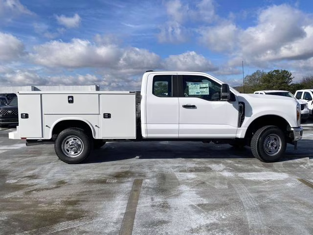 2025 Oxford White Ford Super Duty F-250 SRW XLT 4X4 Truck