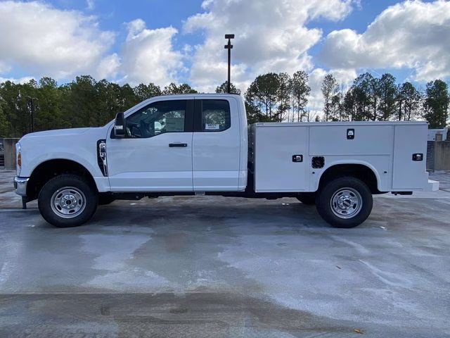 2025 Oxford White Ford Super Duty F-250 SRW XLT 4X4 Truck