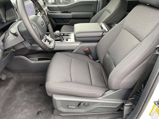 2025 Oxford White Ford F-150 XLT 4X4 Truck