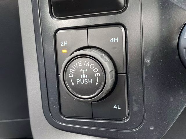 2025 Oxford White Ford F-150 XLT 4X4 Truck