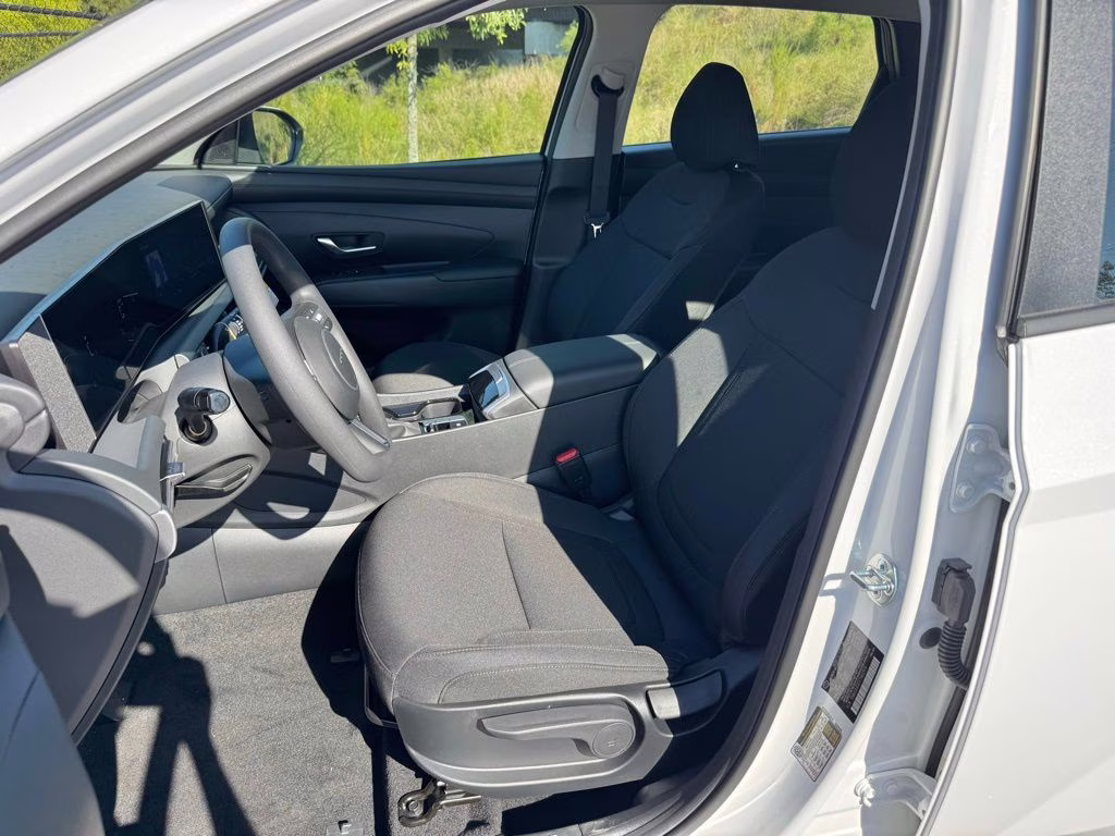 2026 White Pearl Hyundai Tucson SE FWD SUV