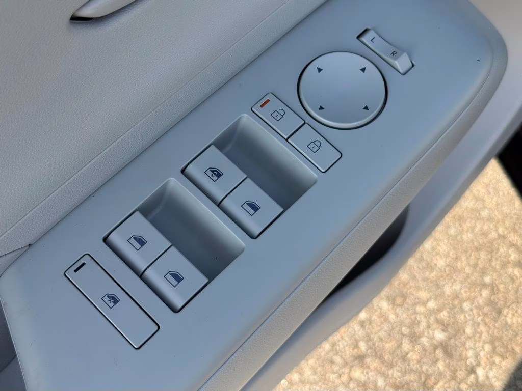 2026 Abyss Black Pearl Hyundai Kona SE FWD SUV