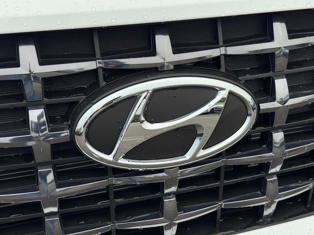 2026 Lunar White Hyundai Venue SEL FWD SUV